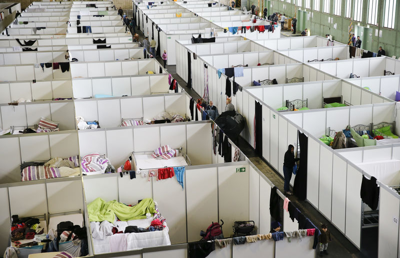 © Reuters. صحيفة: ألمانيا تستقبل نحو 1.09 مليون لاجيء في 2015