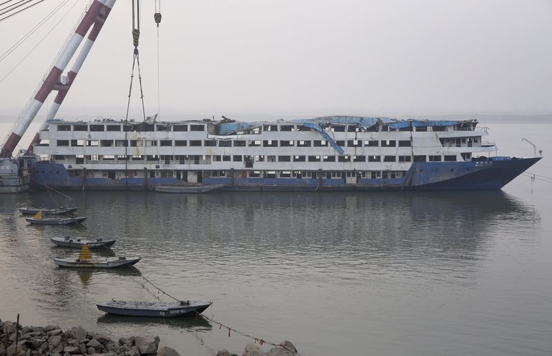 © Reuters. The Eastern Star, the cruise ship which went down in the Jianli section of the Yangtze River in June, is seen in Jianli