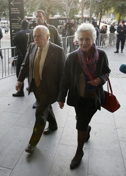 © Reuters. El juez cita como imputados a Jordi Pujol y su esposa por presunto blanqueo