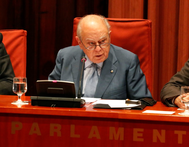 © Reuters. Catalonia's former president Pujol speaks at Catalonia's parliament in Barcelona