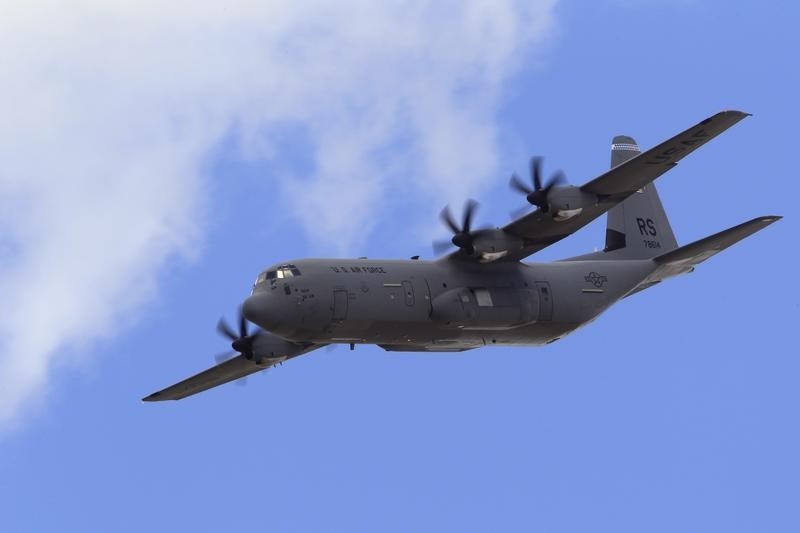 © Reuters. A C-130J aircraft takes part in a flying display during the 49th Paris Air Show at the Le Bourget airport