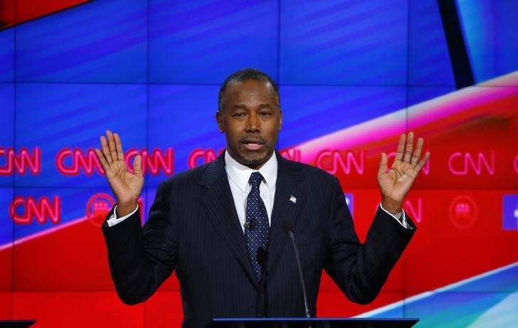 © Reuters. Republican U.S. presidential candidate Dr. Ben Carson speaks during the Republican presidential debate in Las Vegas