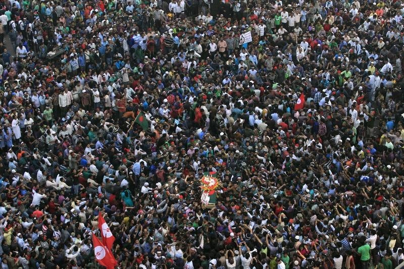 © Reuters. محكمة في بنجلادش تقضي بإعدام شخصين في مقتل مدون