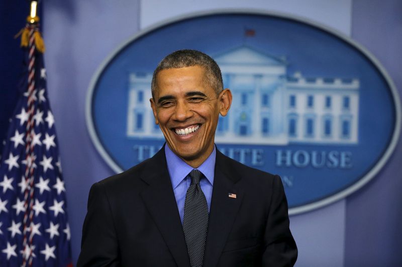 © Reuters. Obama smiles as he holds his end of the year news conference at the White House in Washington