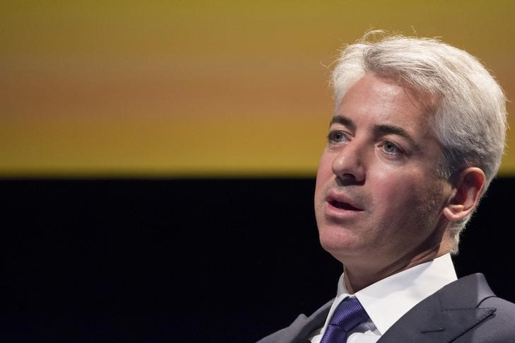© Reuters. William Ackman, founder and CEO of hedge fund Pershing Square Capital Management, speaks during the Sohn Investment Conference in New York
