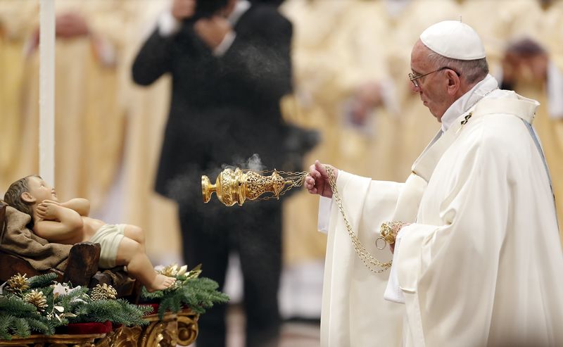 © Reuters. LE PAPE EXHORTE LES CHRÉTIENS À COMBATTRE LA MISÈRE, L'INJUSTICE ET LA VIOLENCE