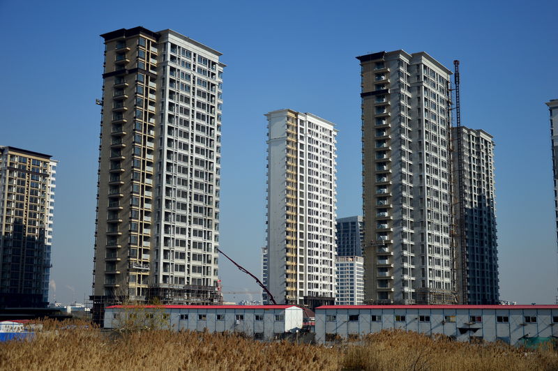 © Reuters. New apartment buildings are seen under construction in Nanjing