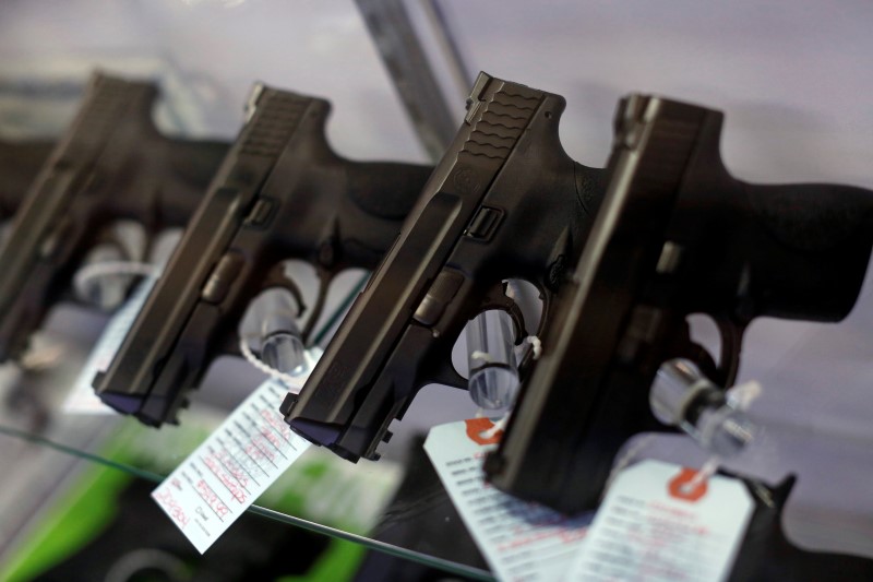 © Reuters. Handguns are seen for sale in a display case at Metro Shooting Supplies in Bridgeton