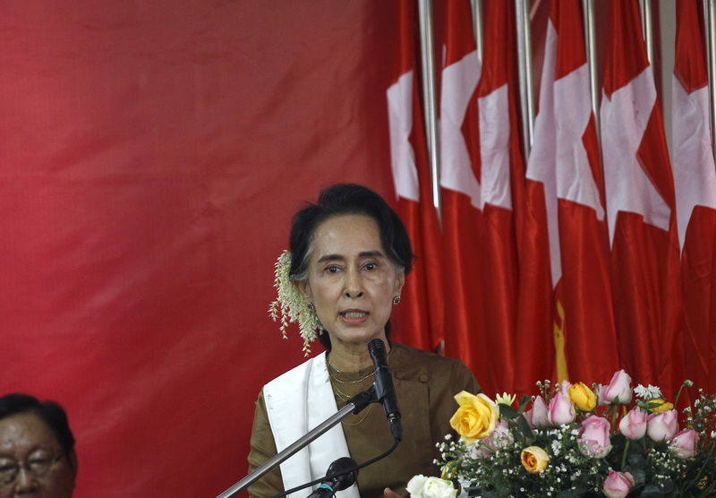 © Reuters. سو كي: حكومة ميانمار تعطي الأولوية لعملية السلام
