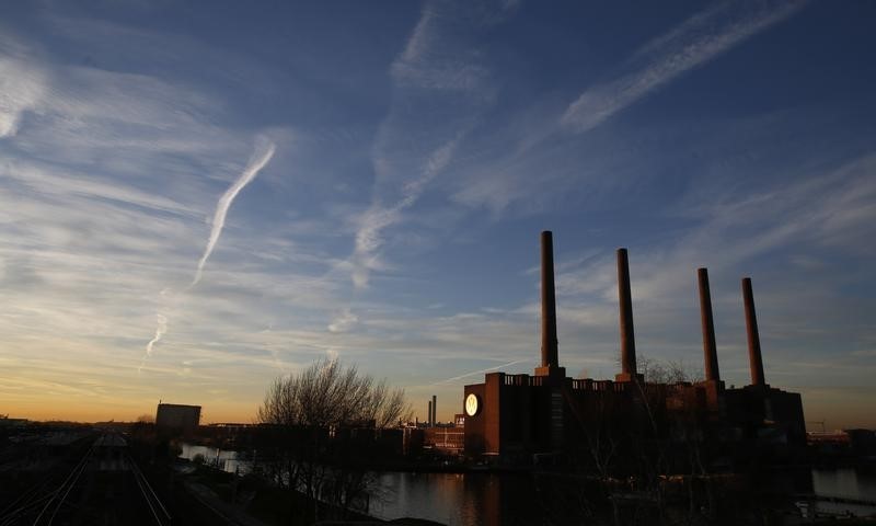 © Reuters. Actividad manufacturera zona euro acaba 2015 con crecimiento en todos los países