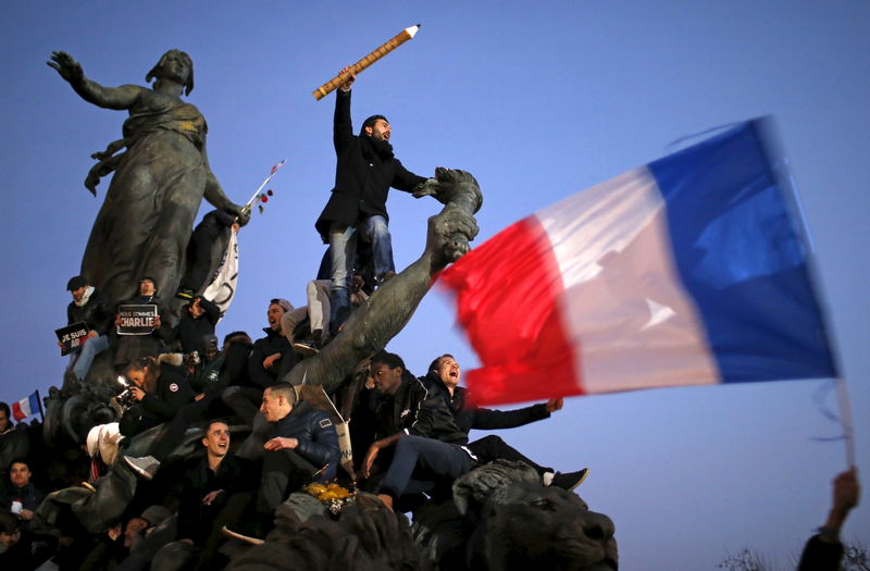 © Reuters. Francia prepara homenajes a las víctimas del semanario Charlie Hebdo