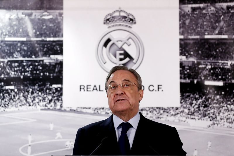 © Reuters. ريال مدريد يقيل المدرب بنيتز ويعين زيدان خلفا له
