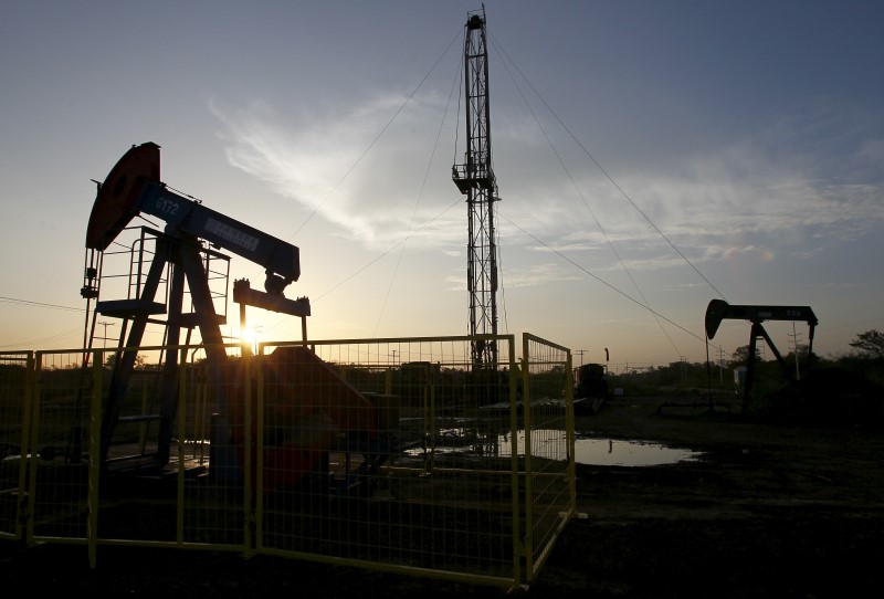 © Reuters. Pumpjacks are seen in Lagunillas