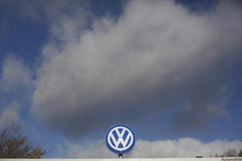 © Reuters. A Volkswagen company logo sits atop the VW factory in Wolfsburg