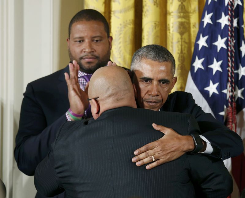 © Reuters. U.S. President Obama hugs a man after news conference on reducing gun violence at the White House in Washington 