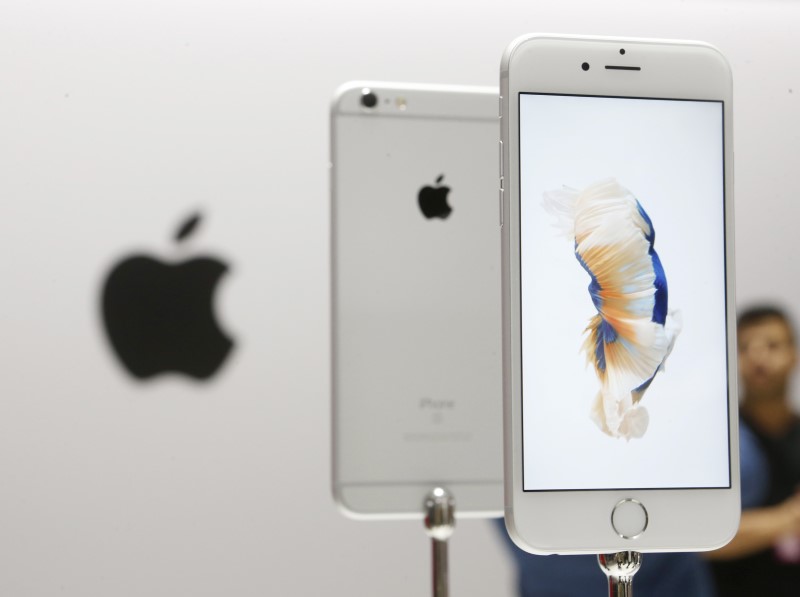 © Reuters. The new Apple iPhone 6S and 6S Plus are displayed during an Apple media event in San Francisco
