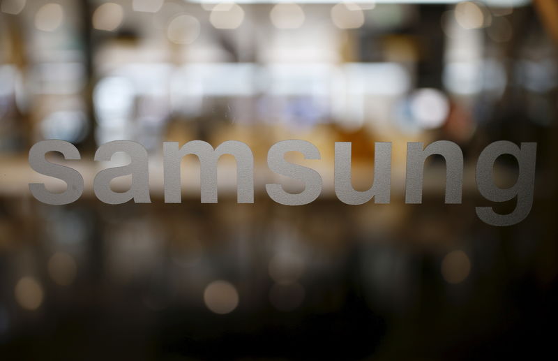 © Reuters. A Samsung logo is seen at Samsung Electronics' headquarters in Seoul