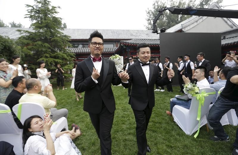 © Reuters. محكمة صينية تقبل أول قضية لزواج المثليين في البلاد
