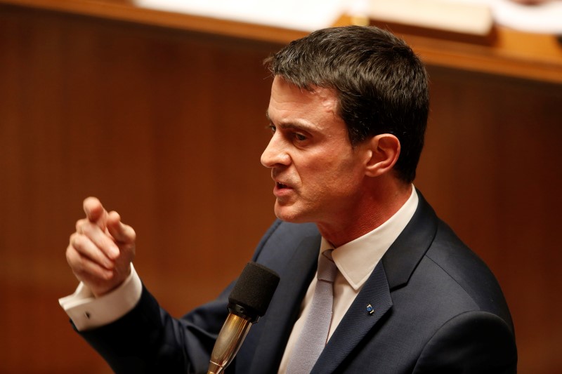 © Reuters. MANUEL VALLS SE DIT PERSUADÉ QUE LA RÉFORME CONSTITUTIONNELLE SERA VOTÉE À UNE LARGE MAJORITÉ