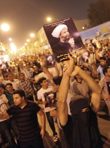 © Reuters. الغضب يشتد في مناطق الشيعة بالسعودية بعد إعدام النمر