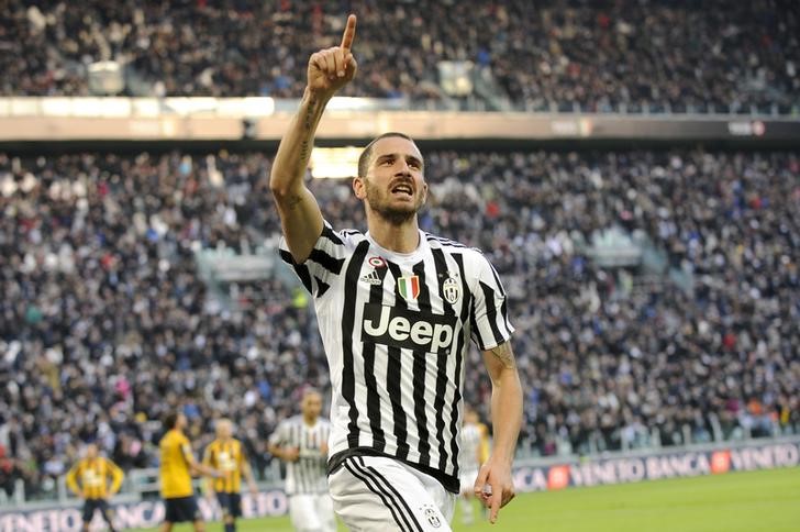 © Reuters. Leonardo Bonucci, da Juventus, comemora gol marcado contra o Hellas Verona, pelo Campeonato Italiano