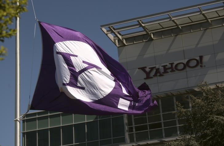 © Reuters. The Yahoo logo is shown at the company's headquarters in Sunnyvale