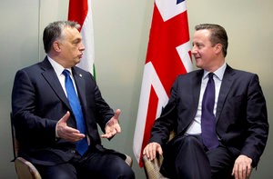 © Reuters. Britain's PM Cameron attends a bilateral meeting with Hungary's PM Orban at a EU leaders summit in Brussels