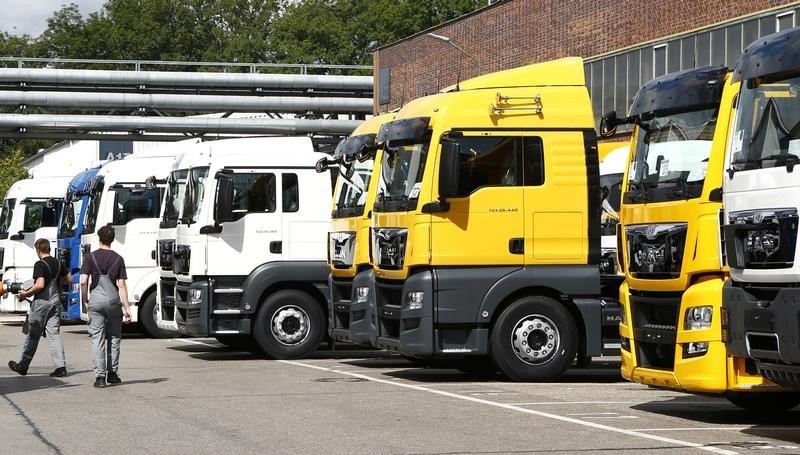 © Reuters. STAGNATION DES VENTES DE POIDS LOURDS ATTENDUE EN FRANCE