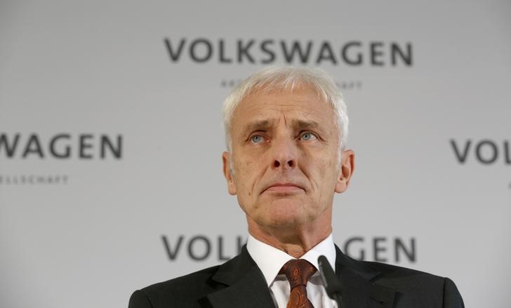 © Reuters. Volkswagen CEO Matthias Mueller makes a statement at the VW factory in Wolfsburg