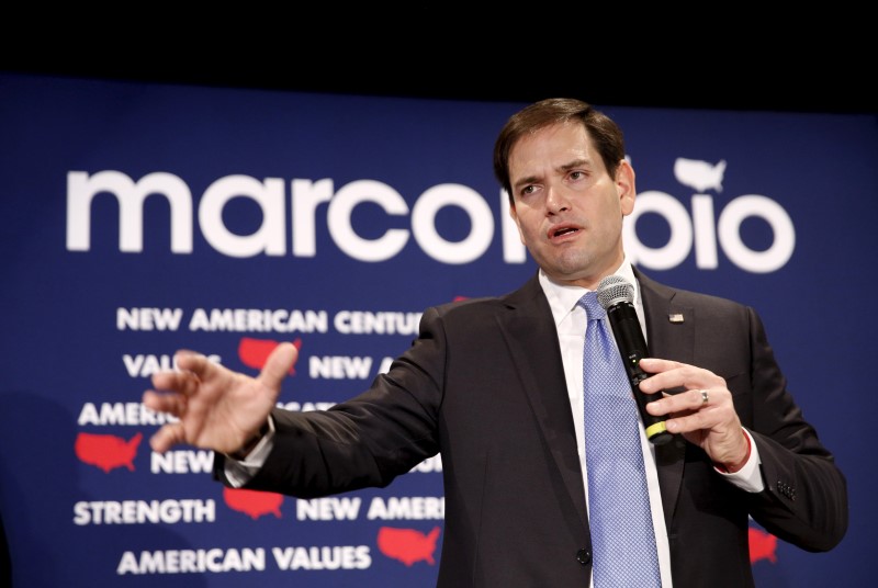 © Reuters. Republican U.S. presidential candidate Senator Marco Rubio speaks during a town hall meeting at the Fisher Community Center in Marshalltown, Iowa