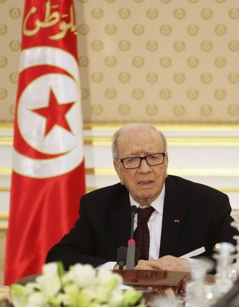 © Reuters. استقالة 16 نائبا من الكتلة البرلمانية للحزب الحاكم في تونس
