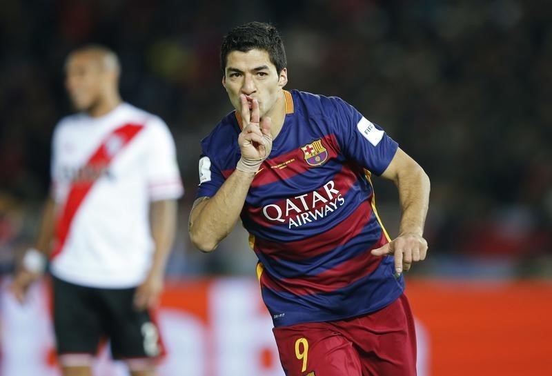 © Reuters. Suárez, suspendido por dos partidos tras insultar a rivales en la Copa