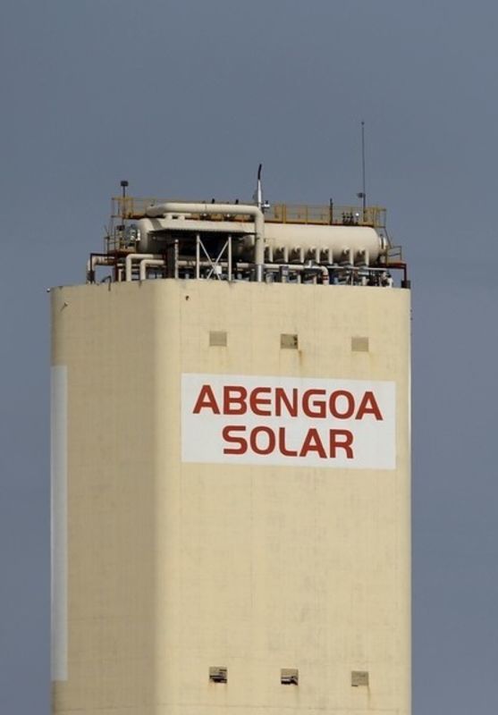 © Reuters. Abengoa abona nóminas y salda deuda urgente con proveedores, según CCOO