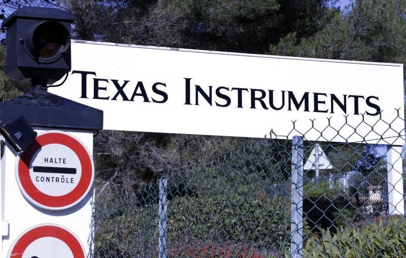 © Reuters. View of the entrance of the research building of Texas Instruments France firm in Villeneuve-Loubet near Nice