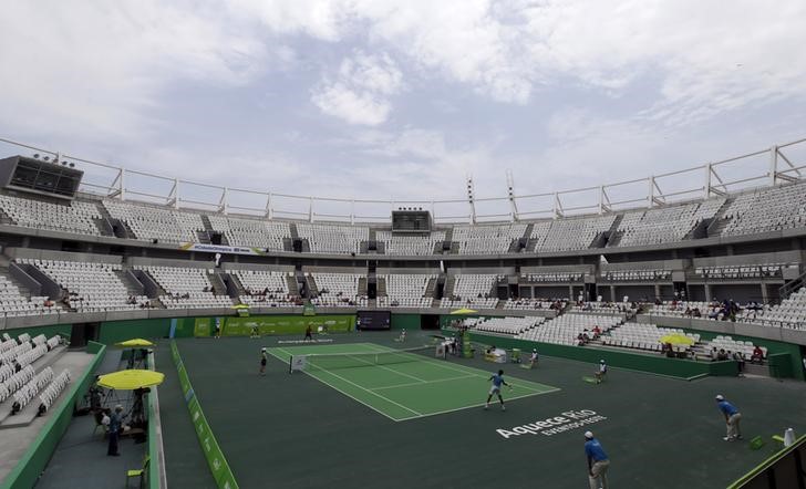 © Reuters. Quadra central do centro olímpico de tênis do Rio durante evento-teste em dezembro