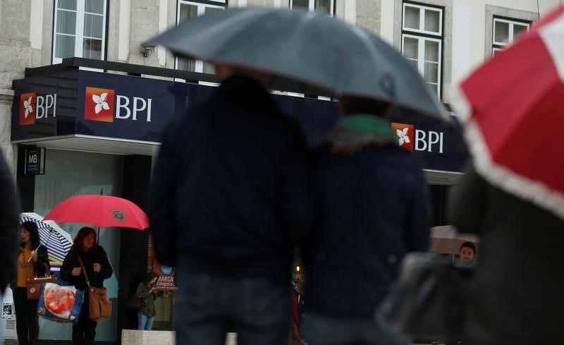 © Reuters. El consejo de BPI ve "adecuada" la OPA de Caixabank pero dice que vale más