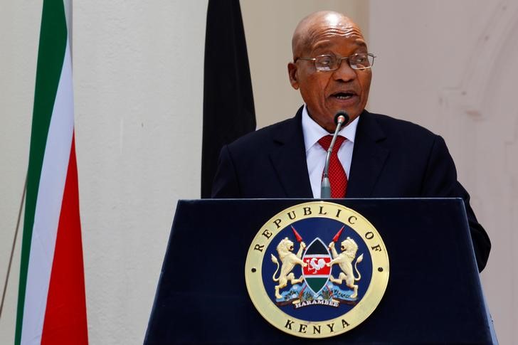 © Reuters. South African president Jacob Zuma addresses members of the media and the respective delegations during a joint news conference with his counterpart, Kenyan president Uhuru Kenyatta, in Nairobi