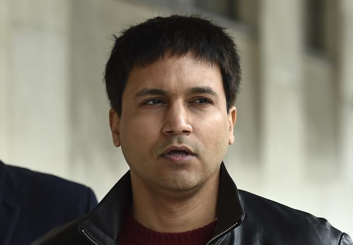 © Reuters. Navinder Sarao arrives at Westminster Magistrates' Court for an extradition hearing in London