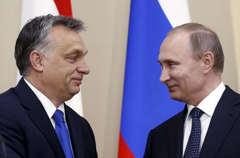 © Reuters. Russian President Putin and Hungarian Prime Minister Orban attend joint news conference following their talks at Novo-Ogaryovo state residence outside Moscow