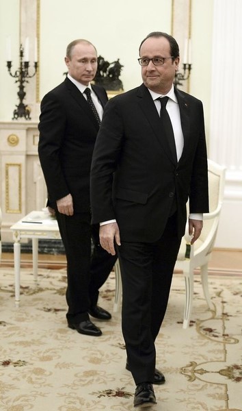 © Reuters. Russia's President Vladimir Putin meets with his French counterpart Francois Hollande at the Kremlin in Moscow