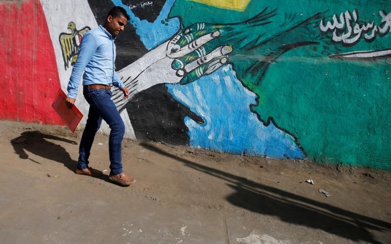 © Reuters. تحليل- وقف مساعدات الوقود يشير إلى خلاف أعمق بين السعودية ومصر