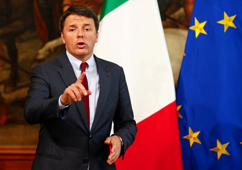 © Reuters. Italian PM Renzi gestures as he talks during a news conference at Chigi Palace in Rome