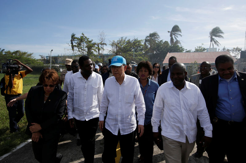 © Reuters. UN Secretary General Ban Ki Moon and Haitian interim Prime Minister Enex Jean-Charles walk in the MINUSTAH base during a visit after Hurricane Matthew in Les Cayes, Haiti