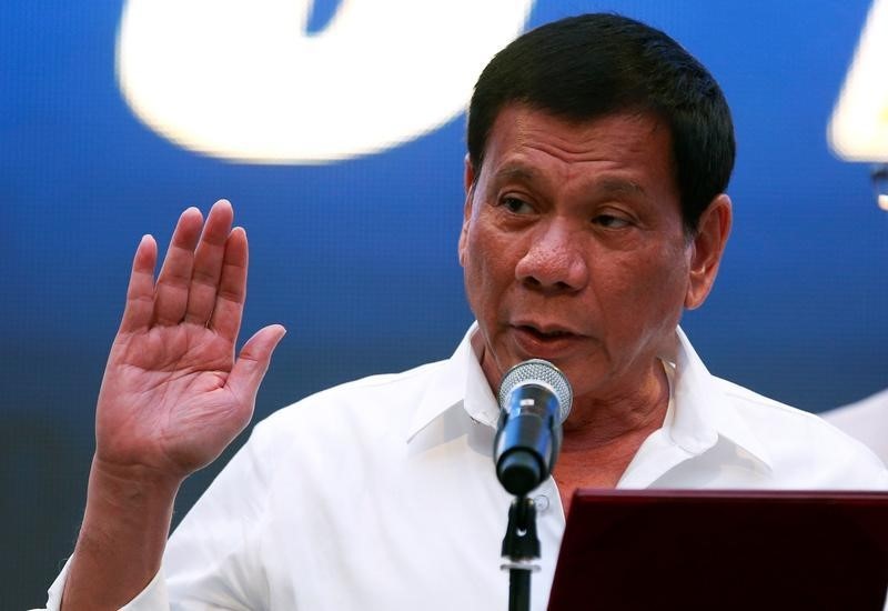 © Reuters. رئيس الفلبين: سأبحث قرار محكمة تحكيم دولية مع زعماء الصين