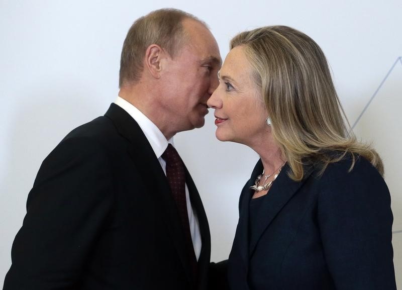 © Reuters. Russia's President Vladimir Putin meets U.S. Secretary of State Hillary Clinton upon her arrival at the Asia-Pacific Economic Cooperation (APEC) Summit in Vladivostok