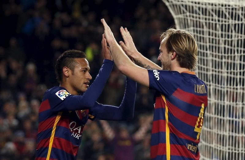 © Reuters. Rakitic predice que Neymar será el 'próximo Messi'
