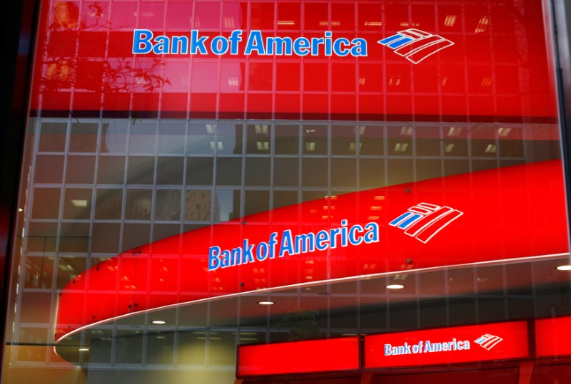 © Reuters. Reflections are seen in the windows of a Bank of America branch in New York