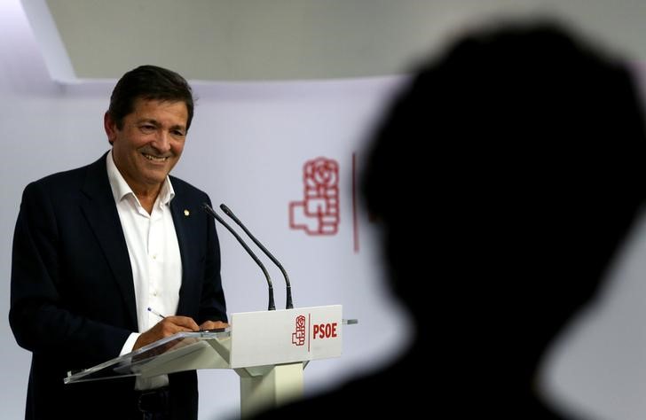 © Reuters. El PSOE andaluz y el extremeño responden al PSC y piden la abstención