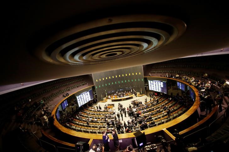 © Reuters. Visão aérea da Câmara dos Deputados durante sessão para eleger o novo presidente da Câmara no Congresso Nacional em Brasília, no Brasil