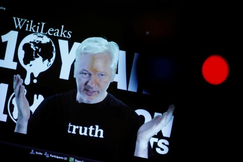 © Reuters. Julian Assange, Founder and Editor-in-Chief of WikiLeaks speaks via video link during a press conference on the occasion of the ten year anniversary celebration of WikiLeaks in Berlin